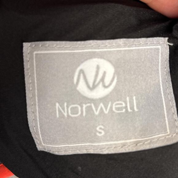 Norwell Women's Heated Vest fleece nylon outer, velvet liner several heat zones - Picture 3 of 8